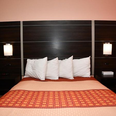 Regency Inn & Suites Faribault Buitenkant foto