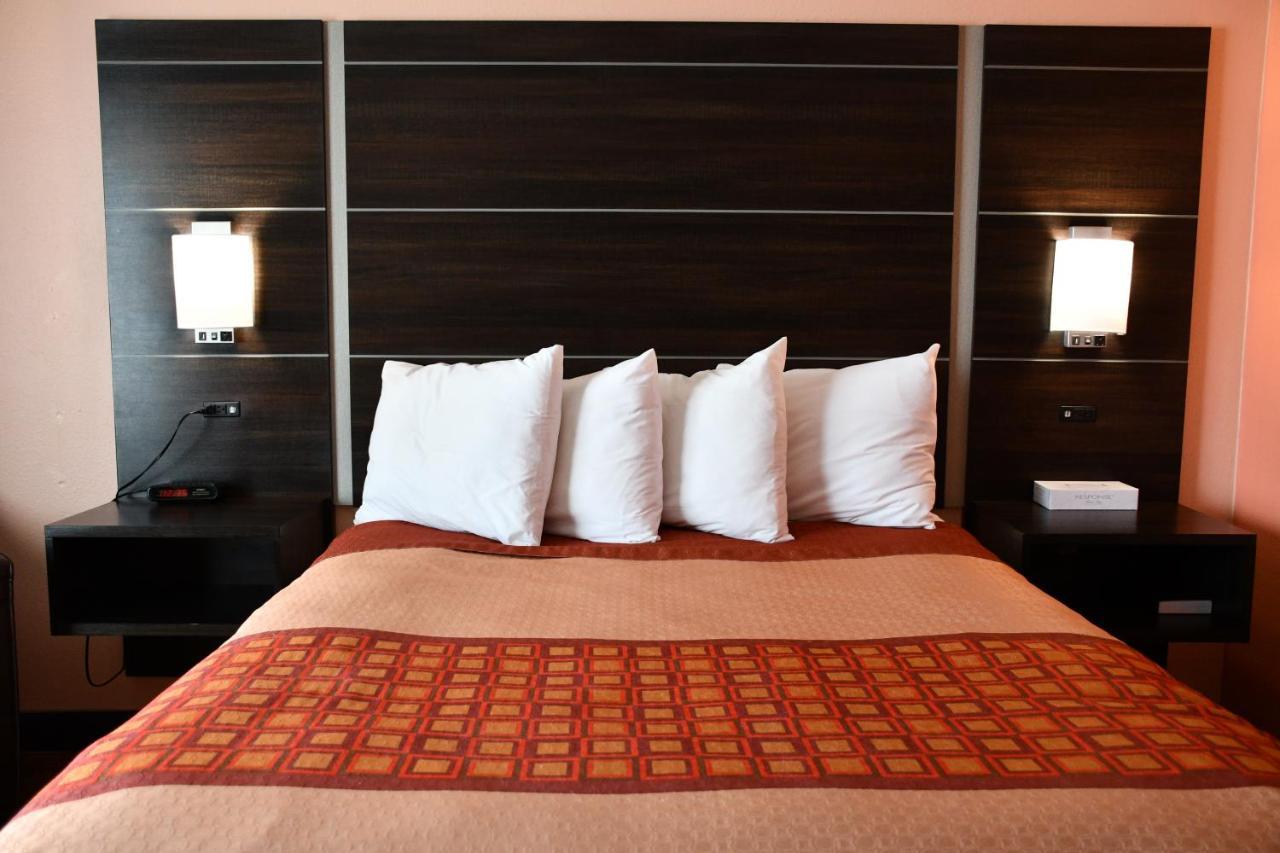 Regency Inn & Suites Faribault Buitenkant foto